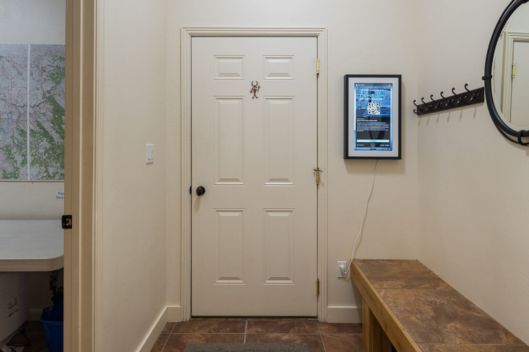 Bathroom 1, Cottonwoods 419, Grand