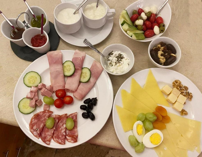 Food & Drinks, Casa Reale