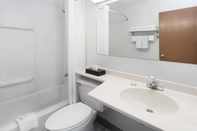 Bathroom 4, Super 8 By Wyndham Merrillville, Lake