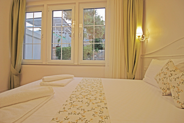 Bedroom 5, Bozcaada Denizyildizi Otel, Bozcaada