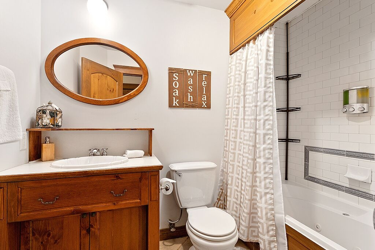 Bathroom 4, Le Manoir - Escapades Tremblant, Les Laurentides