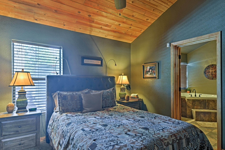 Bedroom 2, Flagstaff Cabin on 5 Acres w/ Fireplace & Fire Pit, Coconino