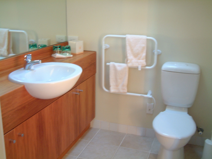 Bathroom, Whitestone Cottages, Ashburton