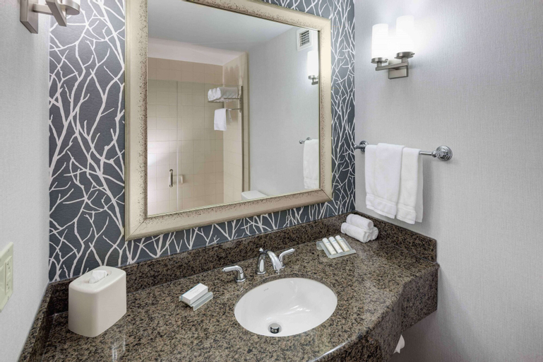Bathroom 28