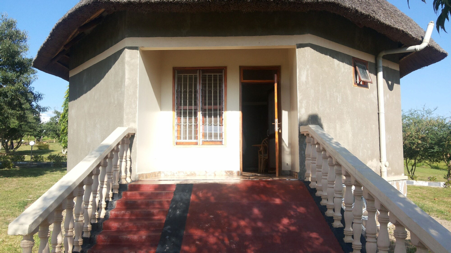 Exterior 13