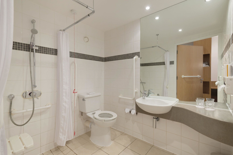 Bathroom 4, Ramada By Wyndham Wakefield, Wakefield