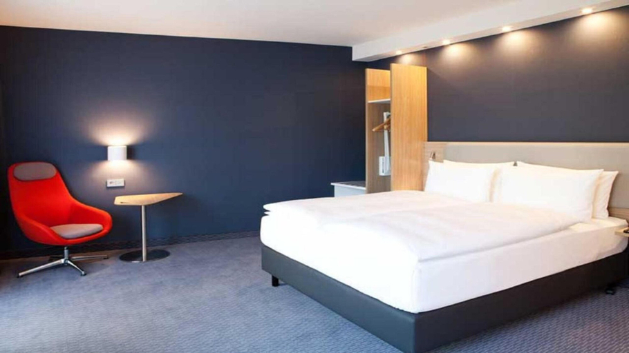 Bedroom 4, Holiday Inn Express REMSCHEID, Remscheid