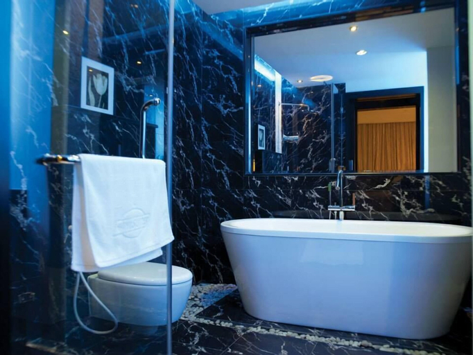 Bathroom 13