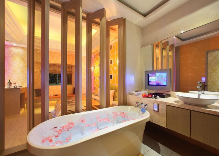 Bathroom 3, Roman Vacation Motel, Taichung