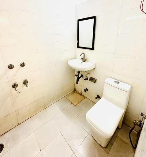 Bathroom 4, Hotel Green Arrow Rohini, Delhi