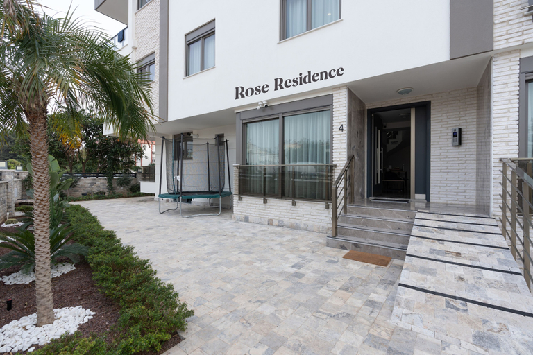 Property grounds, Rose Erela, Antalya