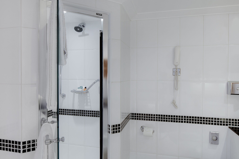 Bathroom 4, Hilton London Watford, Hertfordshire