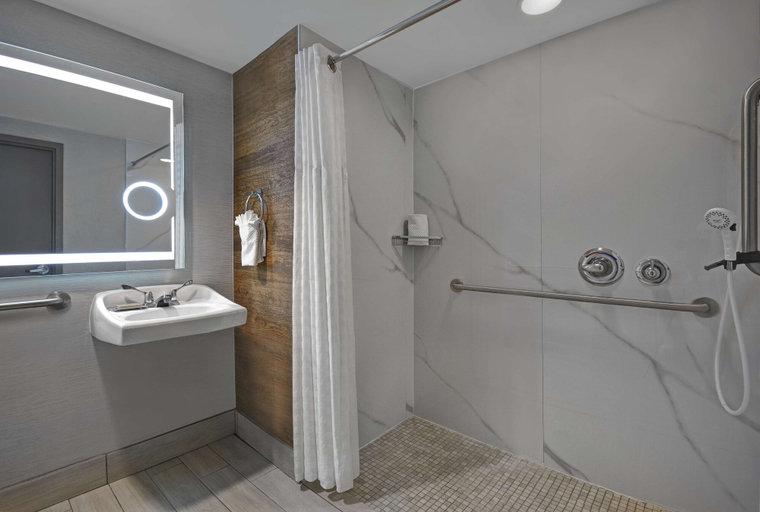 Bathroom 4, Hilton Hasbrouck Heights/Meadowlands, Bergen