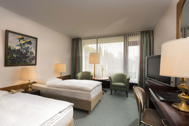 Bedroom 3, Maritim Hotel Bad Salzuflen, Lippe