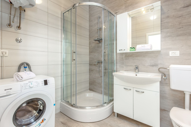 Bathroom 3, Villa Veronique, Crikvenica