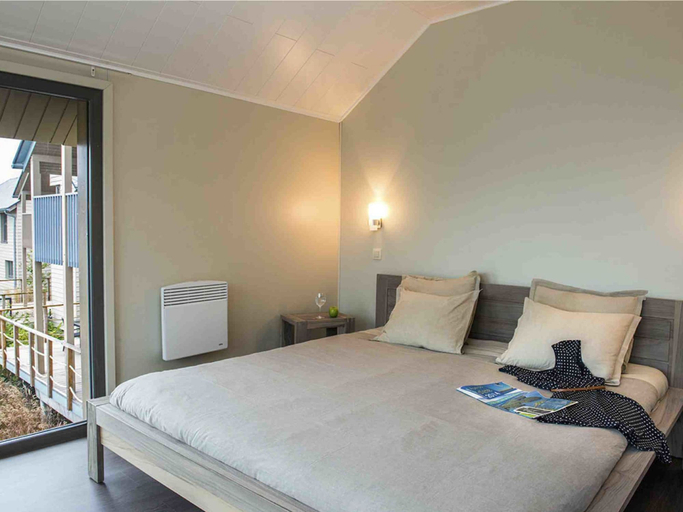 Bedroom 2, Comfortable Villa With Stove, Located in a Lake Area, Hainaut
