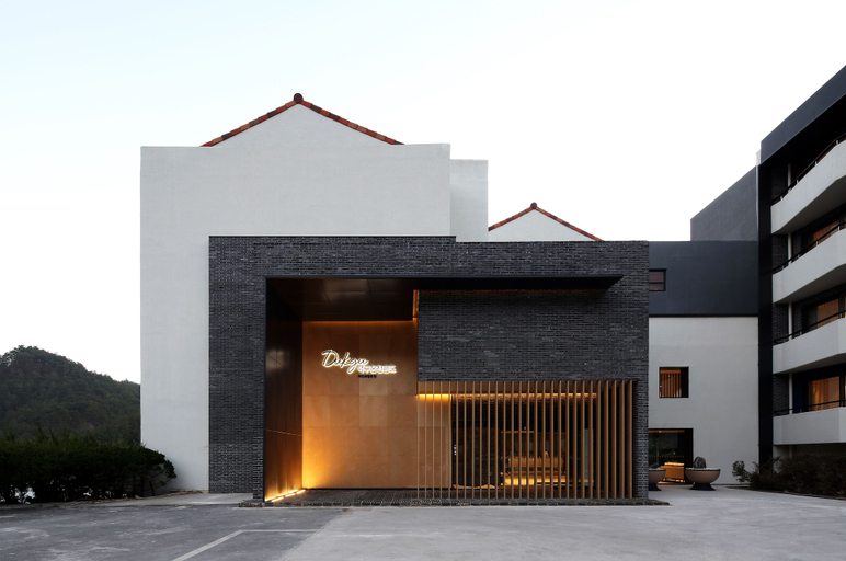 Exterior & Views 1, Dukgu Oncheon Condo, Uljin
