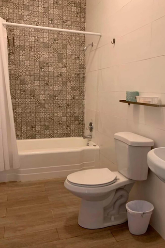 Bathroom 3, Villas at Auxilio Mutuo 104
