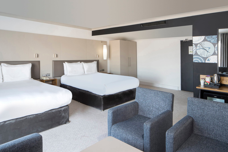 Bedroom 3, Crowne Plaza PLYMOUTH by IHG, Plymouth