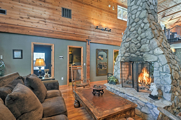 Others 5, Flagstaff Cabin on 5 Acres w/ Fireplace & Fire Pit, Coconino