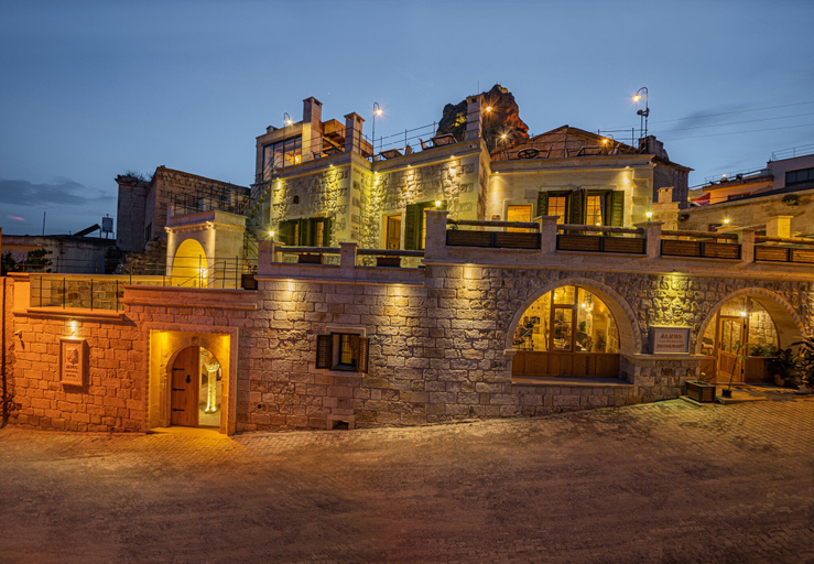 Exterior & Views