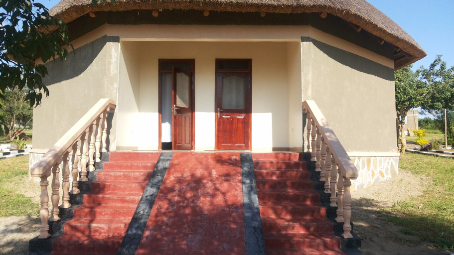 Exterior 18