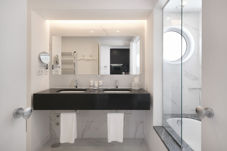 Bathroom 14