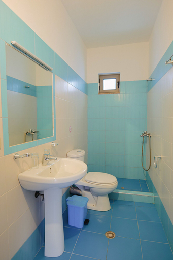 Bathroom 3, Hotel Argjiro, Sarandës