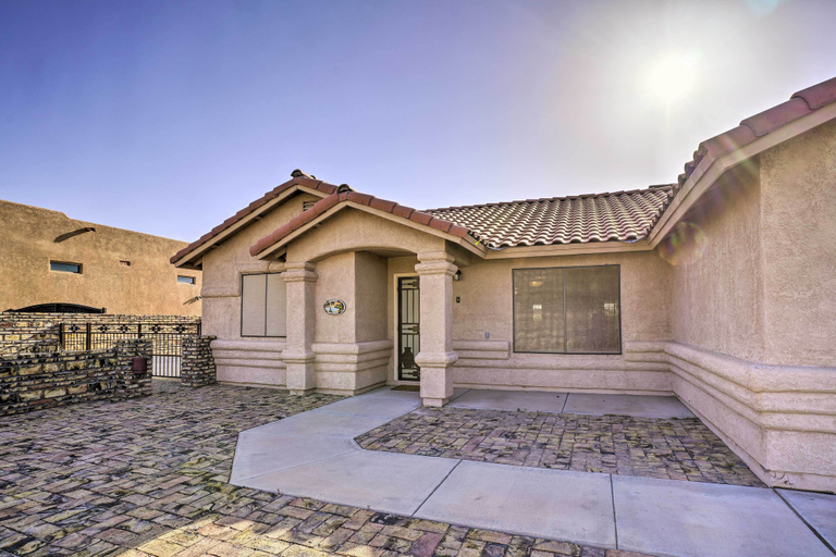 Exterior & Views 2, Idyllic Yuma Home w/ Mtn Views - Near Golfing, Yuma