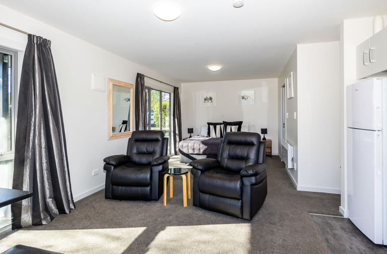 Others 3, Black on Grey Motel, Timaru