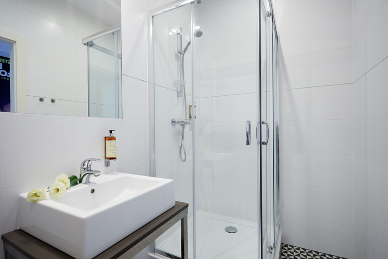 Bathroom 4, Florianska 32 by PI Apartments, Kraków City