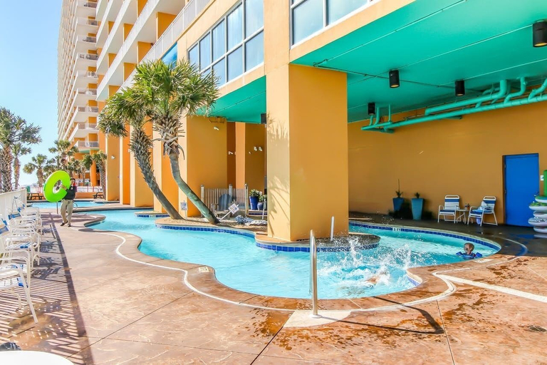 Sport & Beauty 4, Splash Resort Condos by TO, Bay