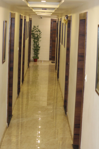Others 5, Hotel Vivan, Gandhinagar