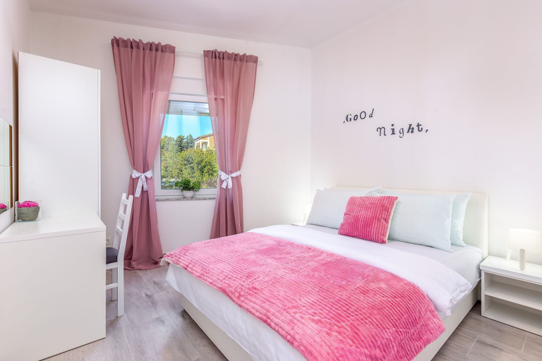 Bedroom 2, Villa Veronique, Crikvenica