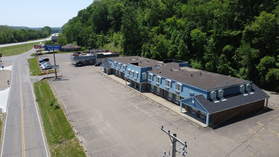 Exterior & Views 2, Country Squire Inn & Suites, Coshocton
