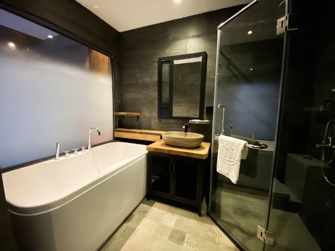 Bathroom 9