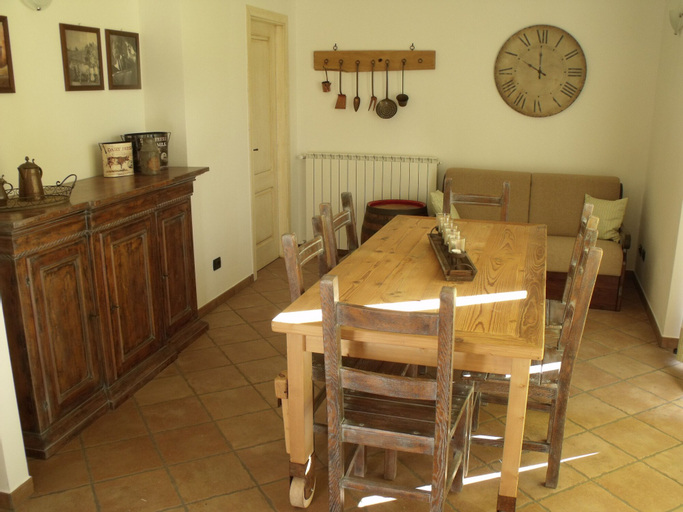 Dining Room 9