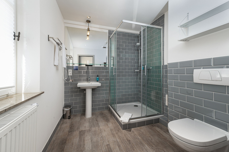 Bathroom 5, Hotel Das Q, Tuttlingen