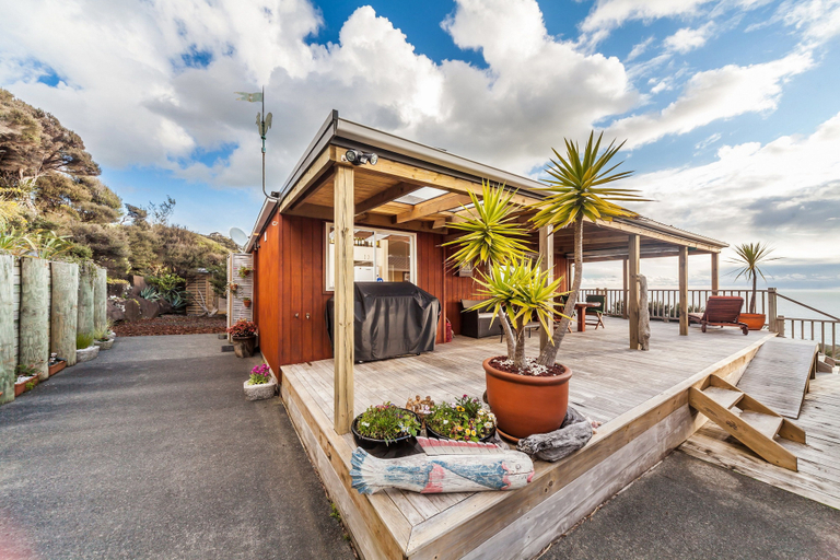 Exterior & Views 2, Romantic Piha, Waitakere