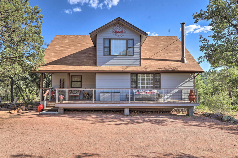 Exterior & Views 1, Modern Strawberry Cabin w/ Hammock, Deck, Fire Pit, Gila