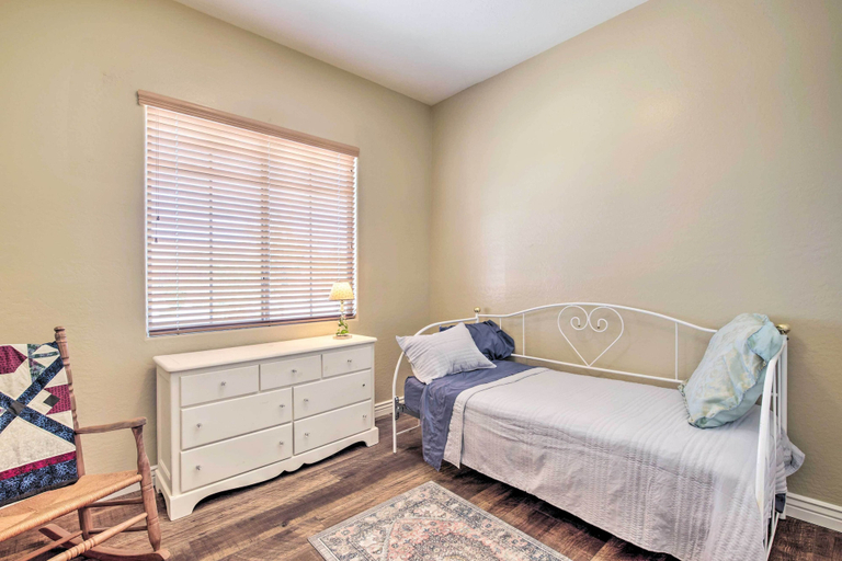 Bedroom, Pool Table, Yard and Grill Luxe Queen Creek Escape, Maricopa