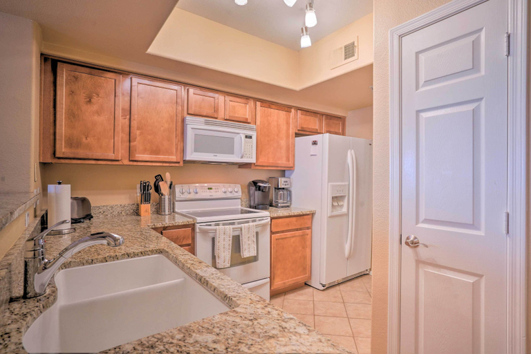 Others 4, Scottsdale Resort Condo w/ Pool & At-home Comforts, Maricopa