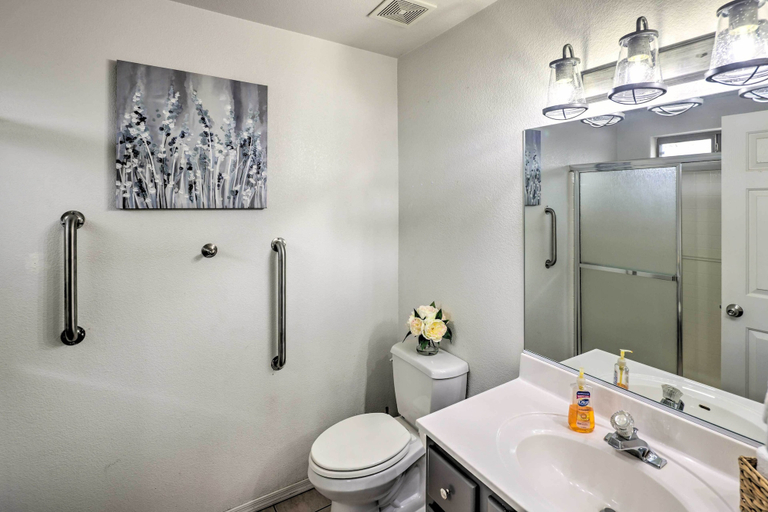 Bathroom 4, Dog-friendly Retreat w/ Fire Pit & RV Hookups, Mohave