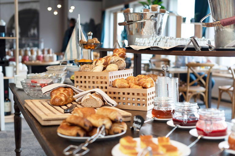 Food & Drinks 11