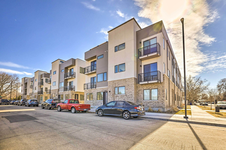 Exterior & Views