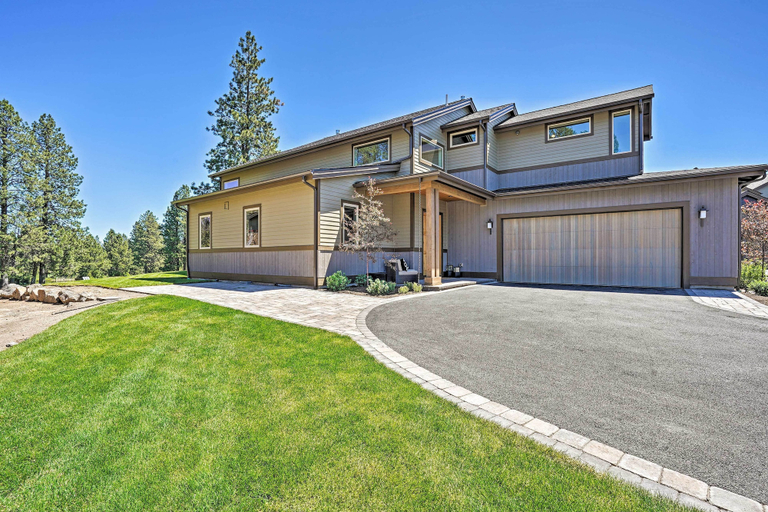 Exterior & Views 2, Mountain-base Lodge: 6 Miles to Downtown Bend, Deschutes
