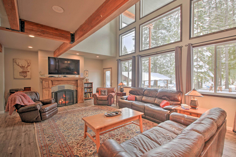 Others 5, Expansive Group Lake House w/ Private Hot Tub!, Bonner