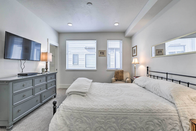 Bedroom 3, Boise Townhome w/ Rooftop Deck, 2 Mi to Downtown!, Ada