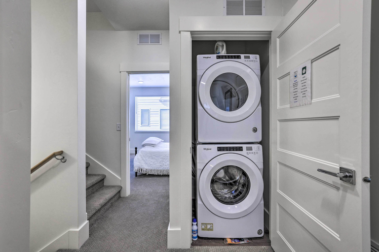 Bathroom 4, Boise Townhome w/ Rooftop Deck, 2 Mi to Downtown!, Ada