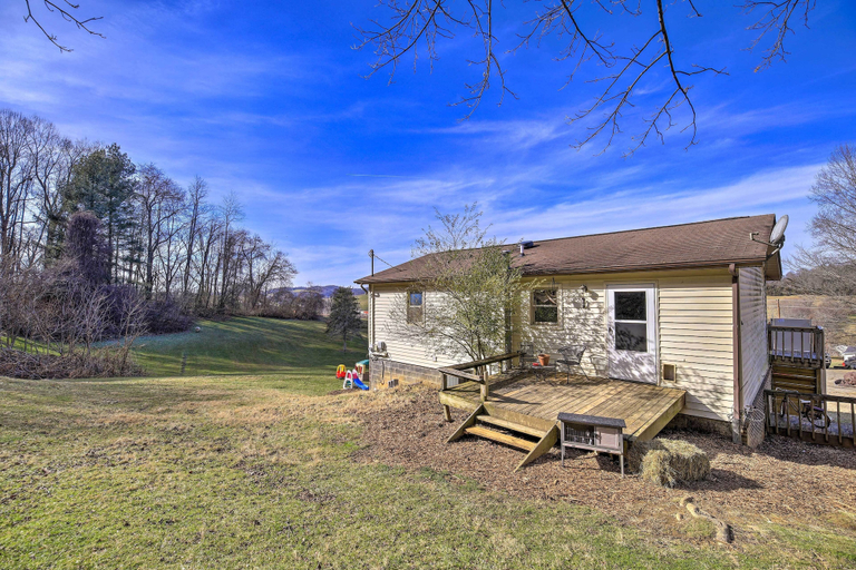 Exterior & Views 2, Pet-friendly Home w/ Grill & Farm in Meadowview!, Washington